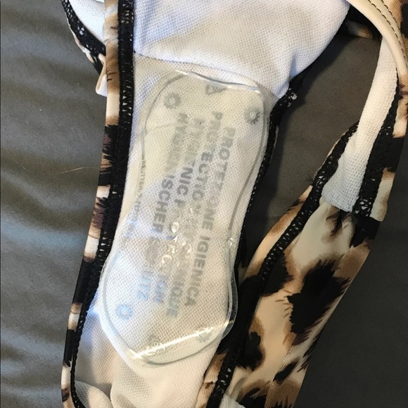 Bikini - Picture 3 of 4